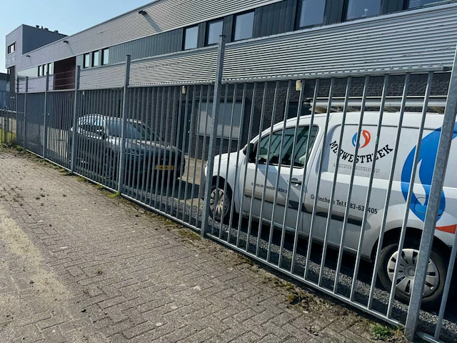 Omheining met schuifpoort (23,25x18,25 mtr) (424m2) - afbeelding 12 van  41