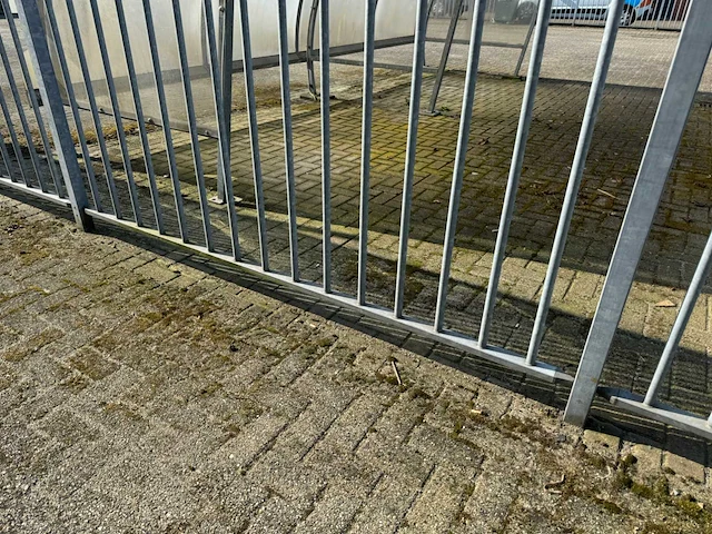 Omheining met schuifpoort (23,25x18,25 mtr) (424m2) - afbeelding 24 van  41