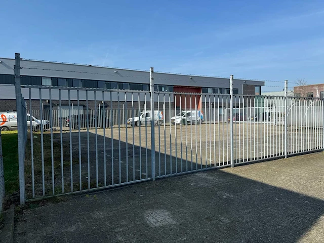 Omheining met schuifpoort (23,25x18,25 mtr) (424m2) - afbeelding 30 van  41