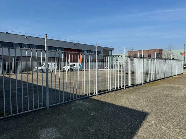 Omheining met schuifpoort (23,25x18,25 mtr) (424m2) - afbeelding 31 van  41