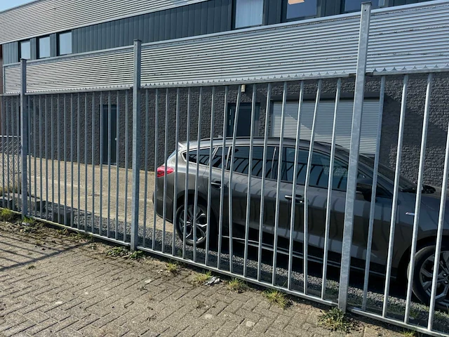 Omheining met schuifpoort (23,25x18,25 mtr) (424m2) - afbeelding 23 van  41