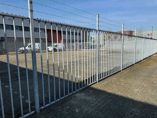 Omheining met schuifpoort (23,25x18,25 mtr) (424m2) - afbeelding 35 van  41