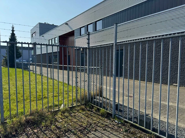 Omheining met schuifpoort (23,25x18,25 mtr) (424m2) - afbeelding 34 van  41