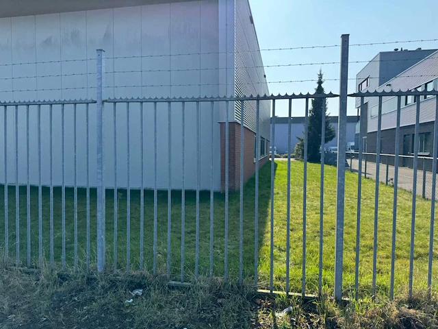 Omheining met schuifpoort (23,25x18,25 mtr) (424m2) - afbeelding 37 van  41