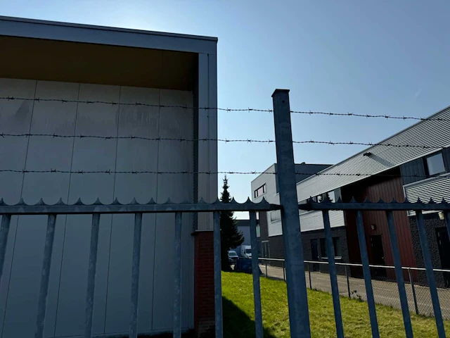 Omheining met schuifpoort (23,25x18,25 mtr) (424m2) - afbeelding 39 van  41