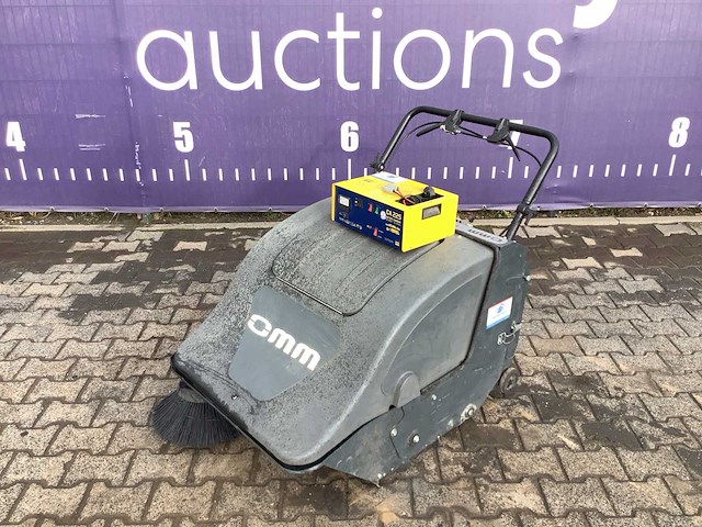 Omm zelfrijdende veegmachine - afbeelding 1 van  6