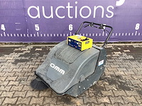 Omm zelfrijdende veegmachine - afbeelding 1 van  6