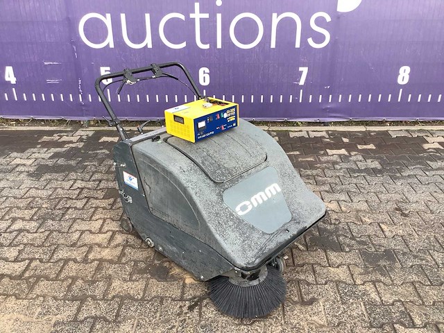 Omm zelfrijdende veegmachine - afbeelding 2 van  6