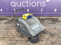 Omm zelfrijdende veegmachine - afbeelding 2 van  6