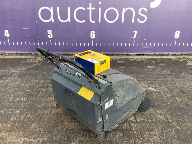 Omm zelfrijdende veegmachine - afbeelding 3 van  6