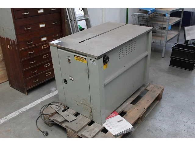 Omsnoeringsmachine semi-automatisch nn type exs-700. - afbeelding 1 van  4