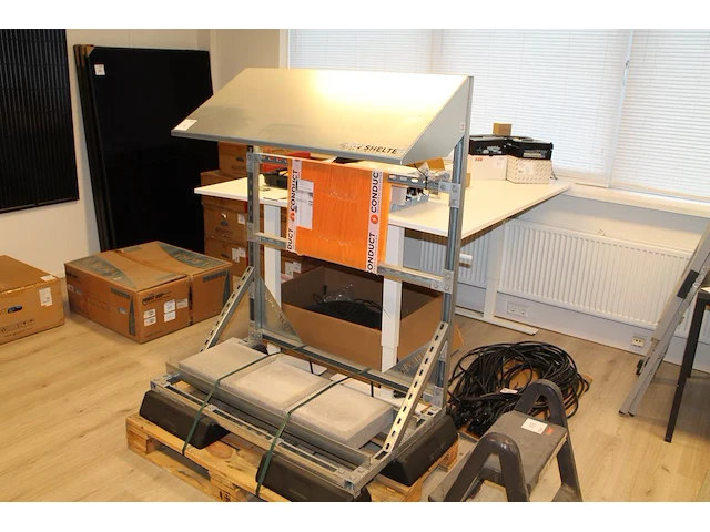 Omvormerframe conduct pv shelter. nieuw op pallet. afmeting 110 x 70 x 145 cm. - afbeelding 1 van  4