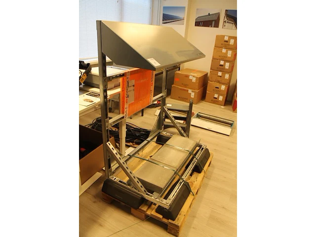 Omvormerframe conduct pv shelter. nieuw op pallet. afmeting 110 x 70 x 145 cm. - afbeelding 4 van  4