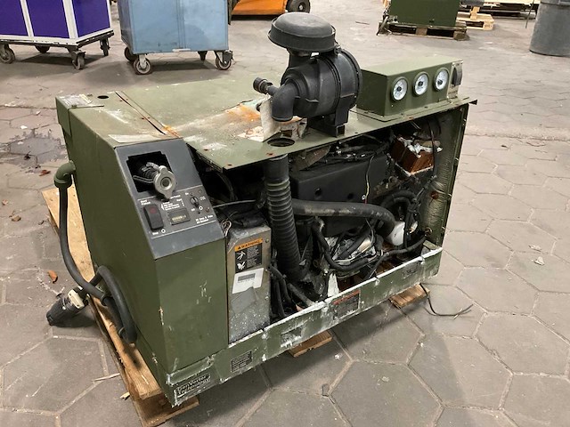 Onan 7.5hdkat41934k stroomgenerator - afbeelding 1 van  11