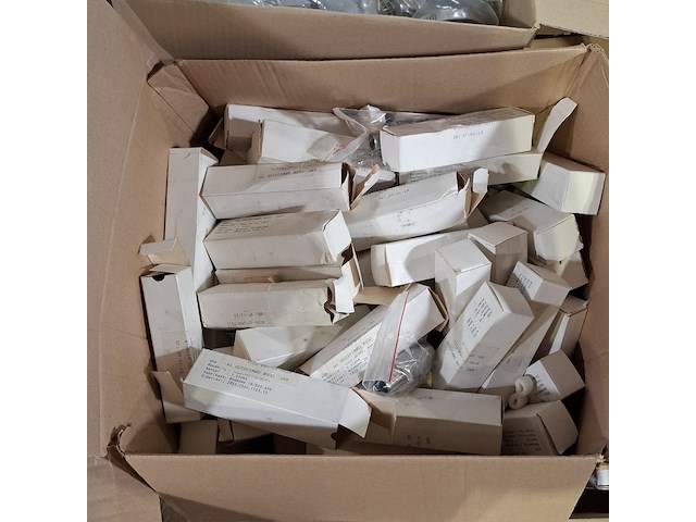 Onderdelen en ijzerwaren - afbeelding 4 van  10