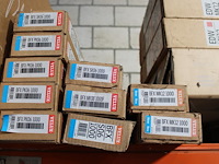 Onderdelen velux op drie stellingdelen voornamelijk sierstrips en goten. - afbeelding 3 van  6