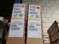 Onderdelen velux op drie stellingdelen voornamelijk sierstrips en goten. - afbeelding 4 van  6