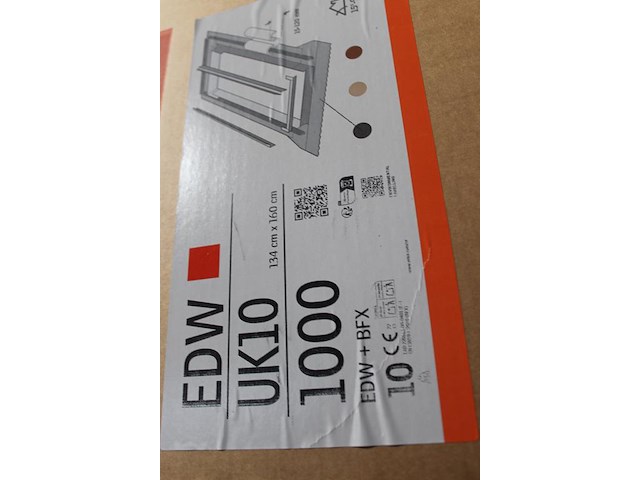 Onderdelen velux op drie stellingdelen voornamelijk sierstrips en goten. - afbeelding 6 van  6