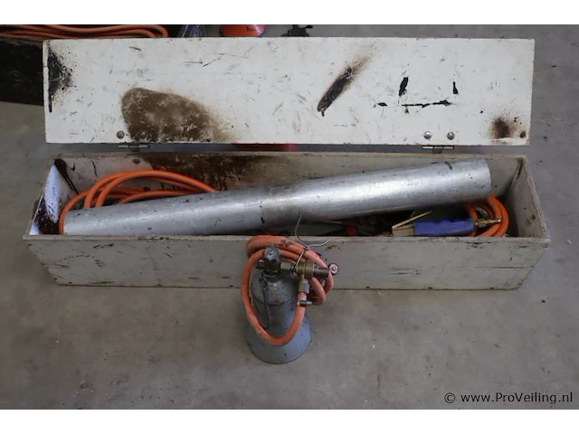 Onkruidbranders & soldeerbrander in houten kist - afbeelding 1 van  4