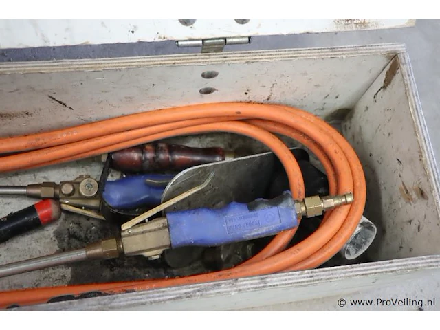 Onkruidbranders & soldeerbrander in houten kist - afbeelding 2 van  4
