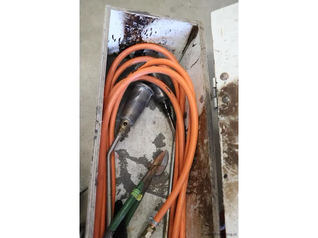 Onkruidbranders & soldeerbrander in houten kist - afbeelding 3 van  4