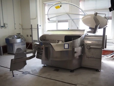 Online veiling machines en inventaris wegens sluiting der pommeraner loitz gmbh in opdracht van progressu gmbh in loitz (de)