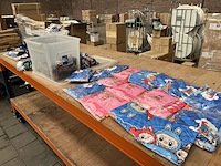 (online) winkelvoorraad t-shirts en broeken - afbeelding 1 van  5