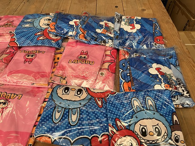 (online) winkelvoorraad t-shirts en broeken - afbeelding 2 van  5