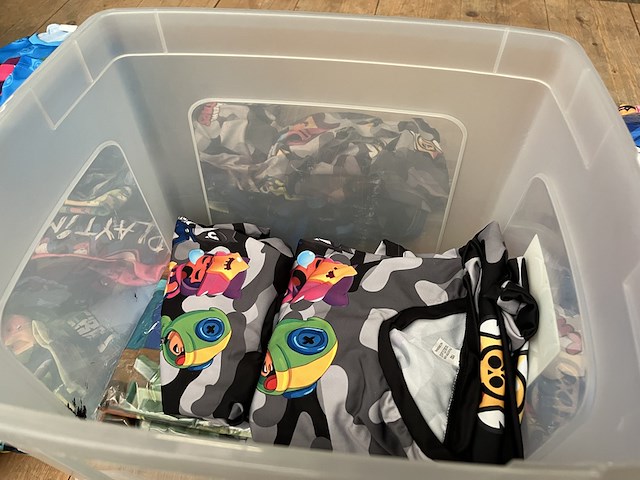 (online) winkelvoorraad t-shirts en broeken - afbeelding 4 van  5