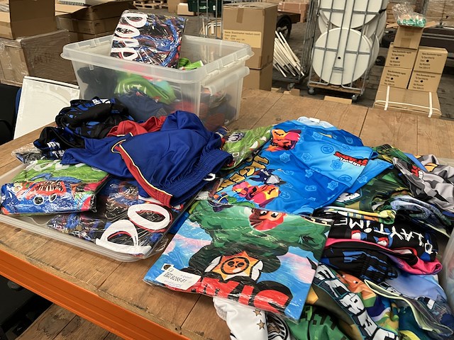 (online) winkelvoorraad t-shirts en broeken - afbeelding 5 van  5