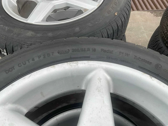 Ontinental autoband met rial velg 205/55 r16 (4x) - afbeelding 7 van  9