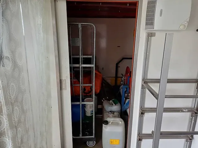 Ontsmettings afzet container - afbeelding 6 van  24