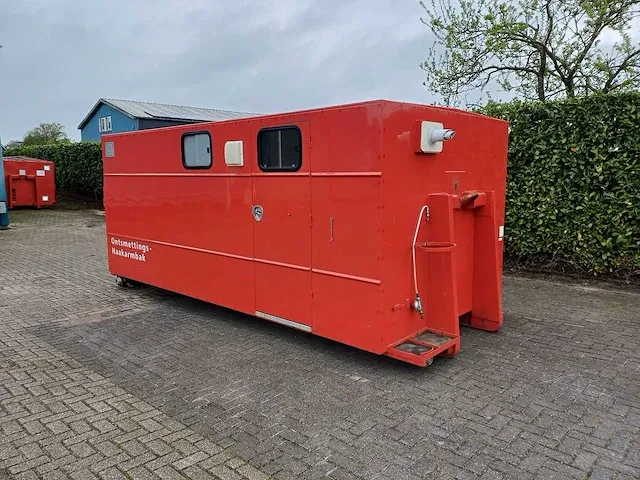 Ontsmettings afzet container - afbeelding 12 van  24