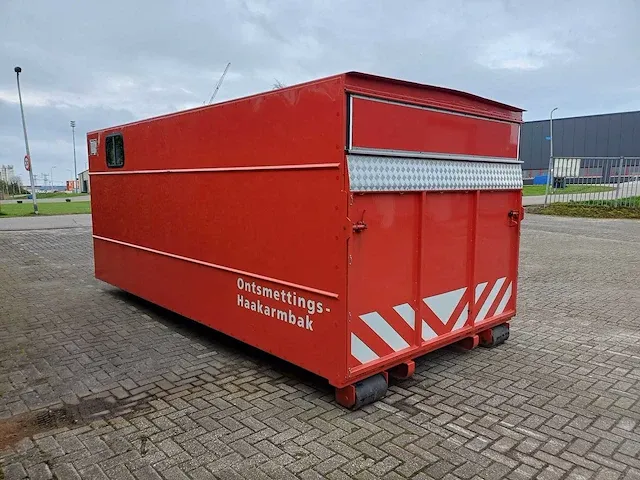 Ontsmettings afzet container - afbeelding 19 van  24