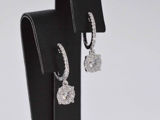 Oorbellen met briljant geslepen diamanten - afbeelding 4 van  9