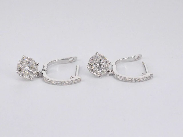 Oorbellen met briljant geslepen diamanten - afbeelding 5 van  9
