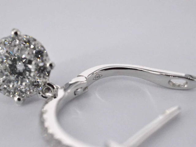 Oorbellen met briljant geslepen diamanten - afbeelding 7 van  9