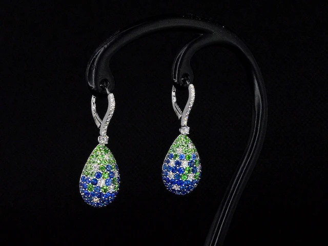 Oorhangers van 18 carats goud met diamanten van hoge kwaliteit en blauwe saffieren - afbeelding 4 van  10