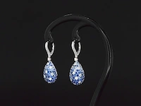 Oorhangers van 18 carats goud met diamanten van hoge kwaliteit met groene en blauwe saffieren - afbeelding 4 van  8
