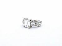 Oorsieraad met briljant geslepen diamanten en een emerald geslepen diamant met een gia certificaat - afbeelding 5 van  11