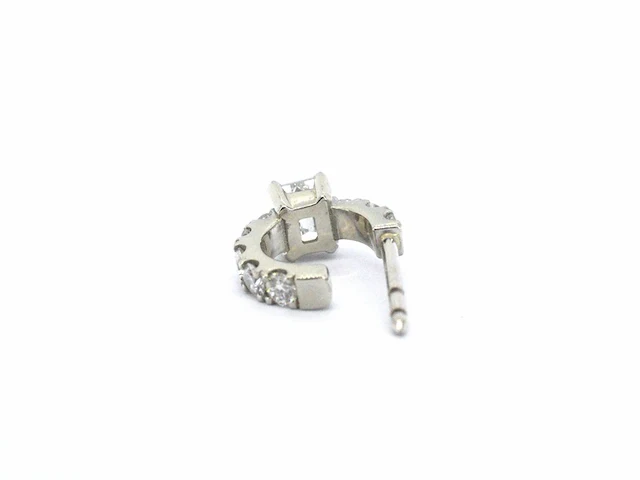 Oorsieraad met briljant geslepen diamanten en een emerald geslepen diamant met een gia certificaat - afbeelding 8 van  11