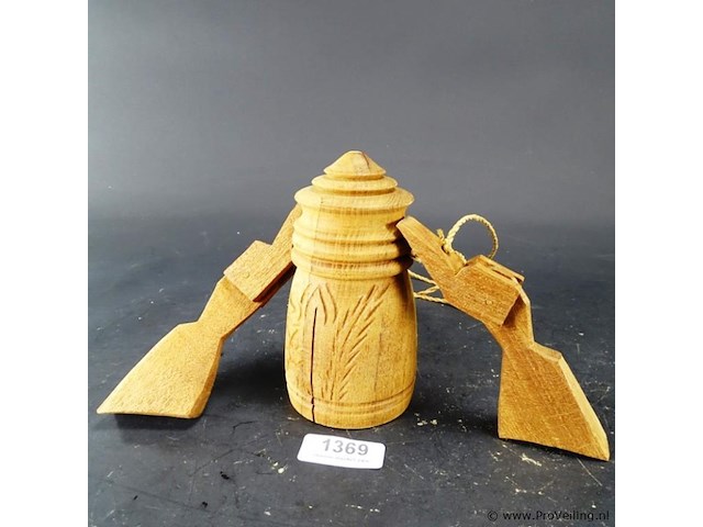 Oost europese houten bel - afbeelding 1 van  5