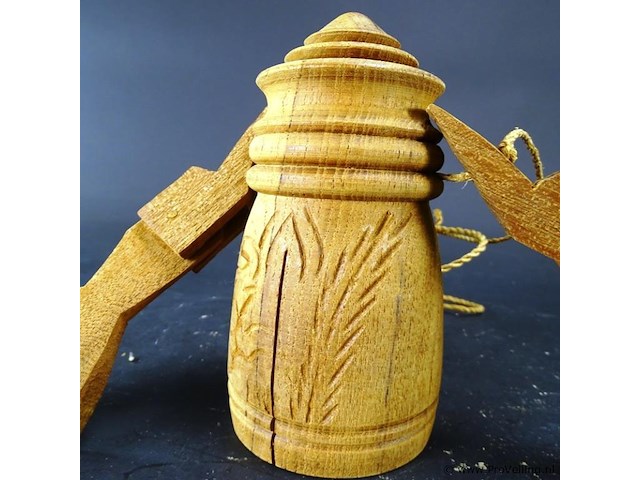 Oost europese houten bel - afbeelding 3 van  5