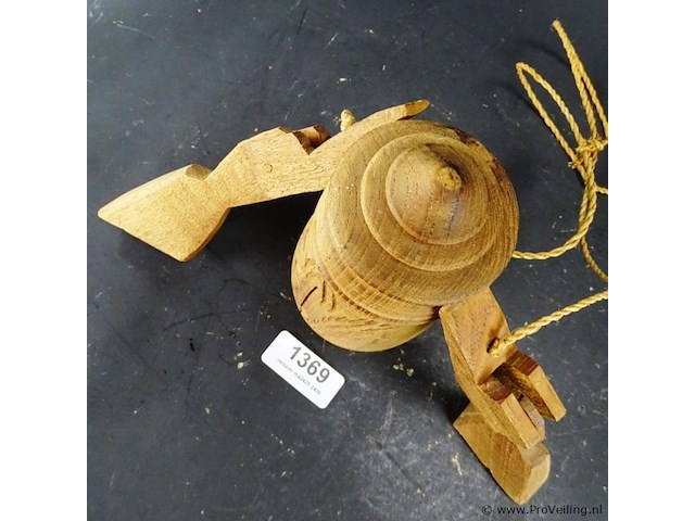 Oost europese houten bel - afbeelding 4 van  5