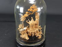 Oosters diorama onder stolp - afbeelding 1 van  5