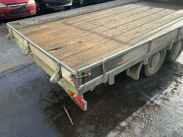 Op het veld aanhangwagen - afbeelding 2 van  13