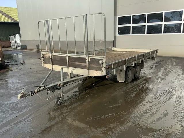 Op het veld aanhangwagen - afbeelding 7 van  13