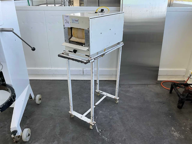 Op ‘t root puntbroodjesmachine - afbeelding 3 van  4
