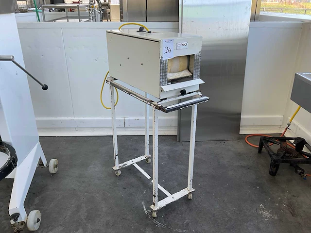 Op ‘t root puntbroodjesmachine - afbeelding 4 van  4