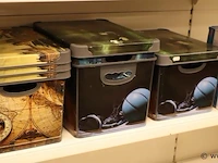 Opbergboxen met deksel en div. speelgoed - afbeelding 1 van  3